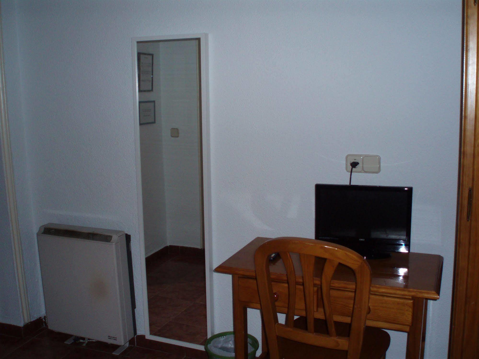 Hostal Castilla Madrid Eksteriør billede