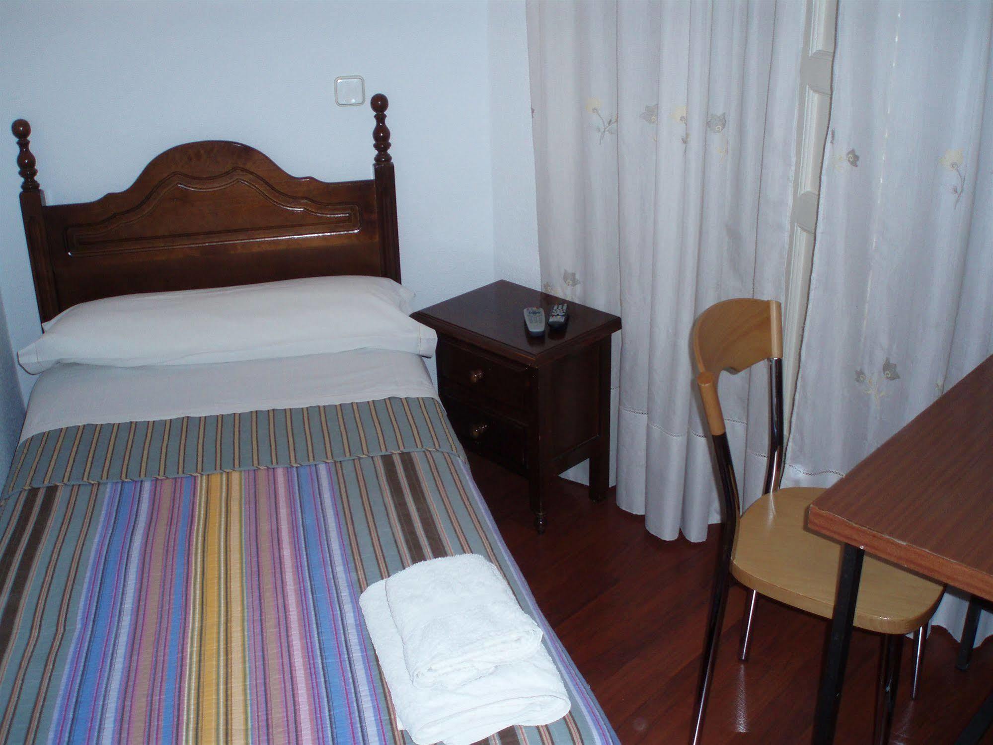 Hostal Castilla Madrid Eksteriør billede